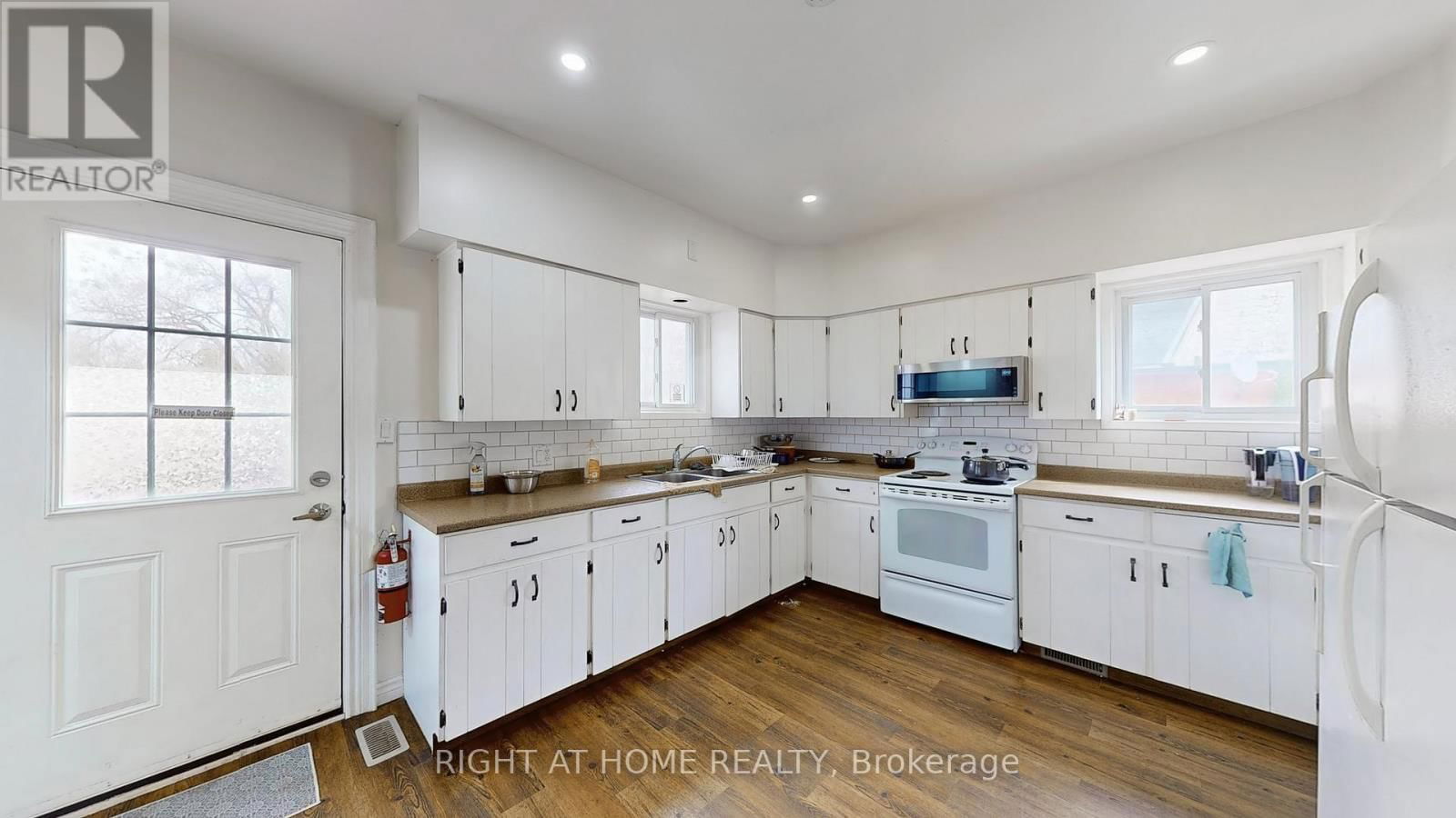 64 EAGLE AVENUE Image 6