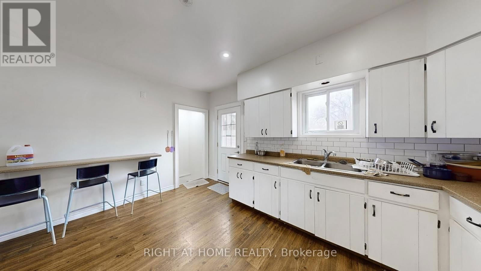 64 EAGLE AVENUE Image 8