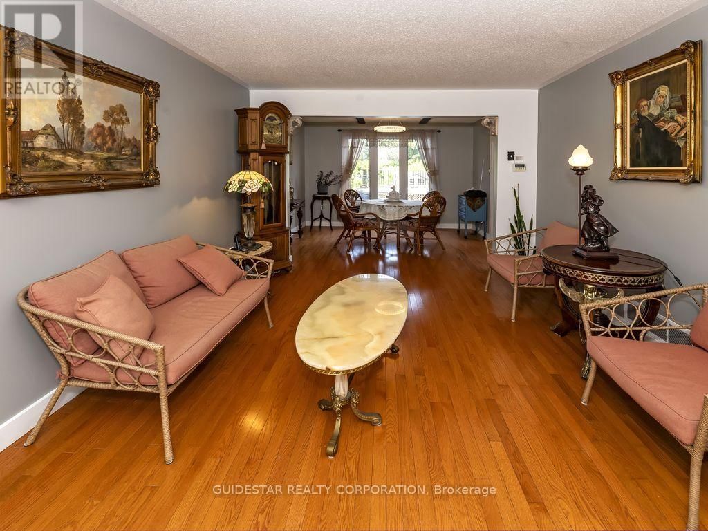 1639 TOULOUSE CRESCENT Image 6
