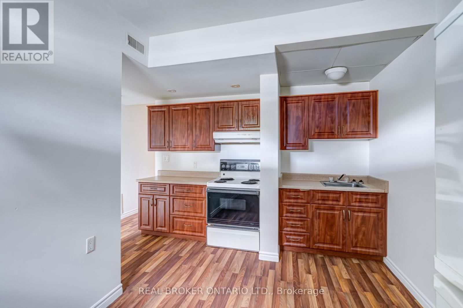 55 YOUNG STREET Image 23