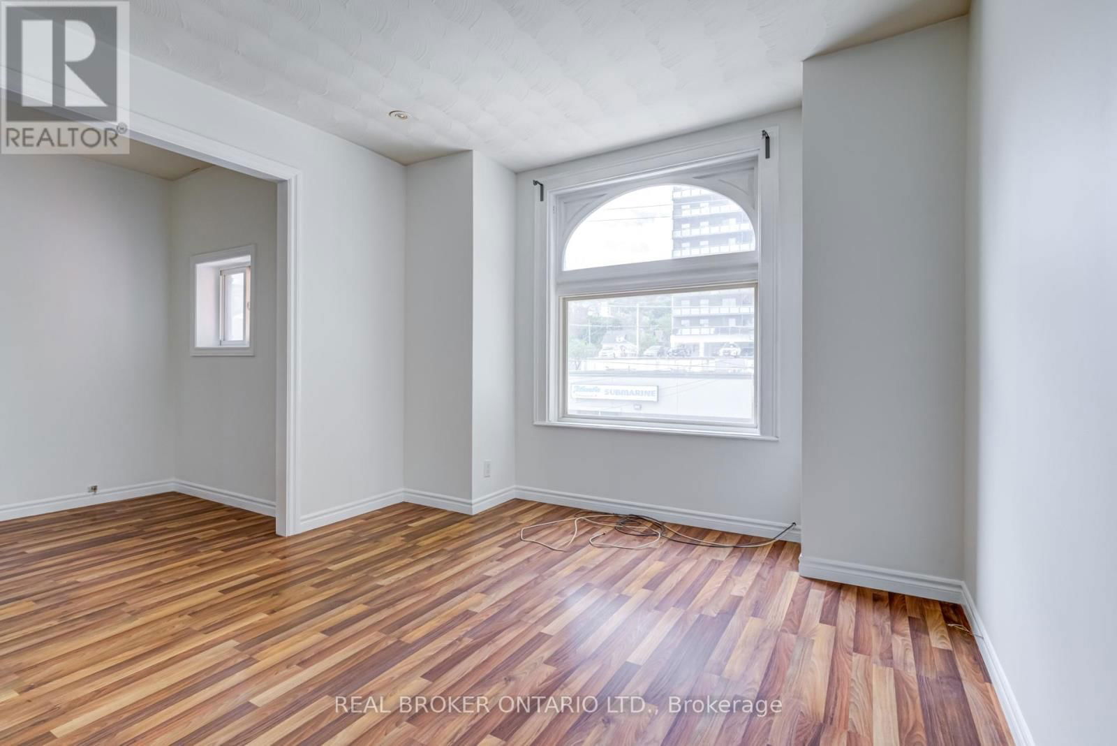 55 YOUNG STREET Image 28