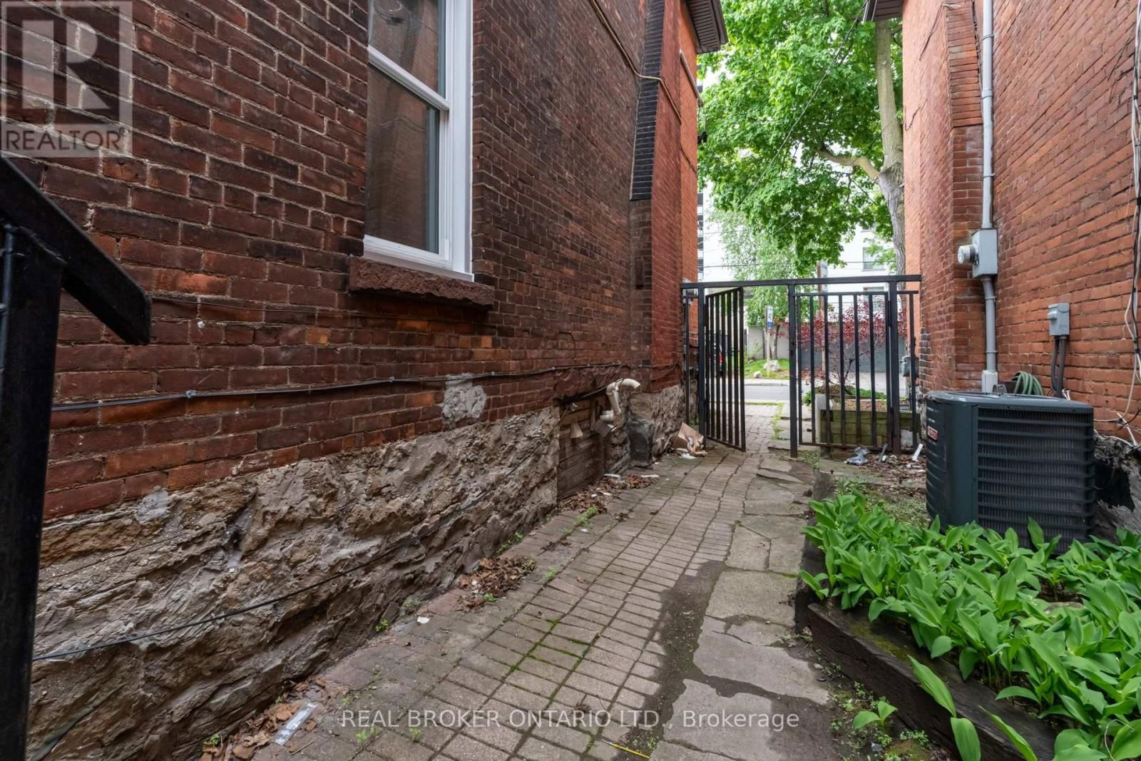 55 YOUNG STREET Image 38
