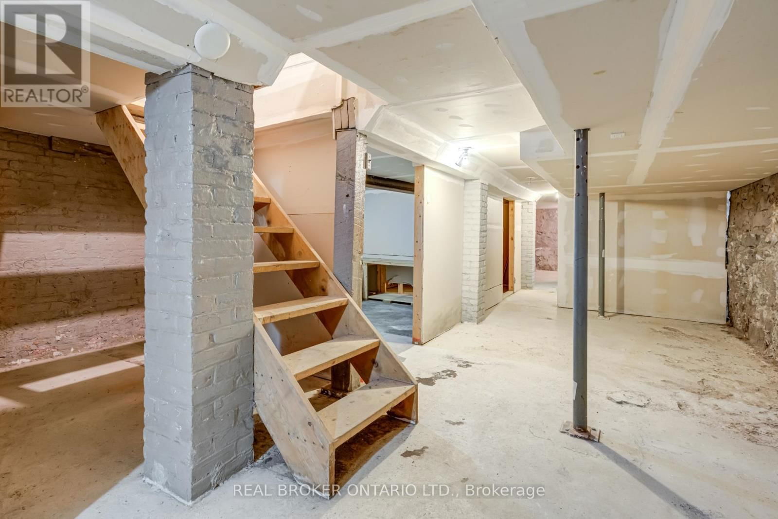 55 YOUNG STREET Image 39