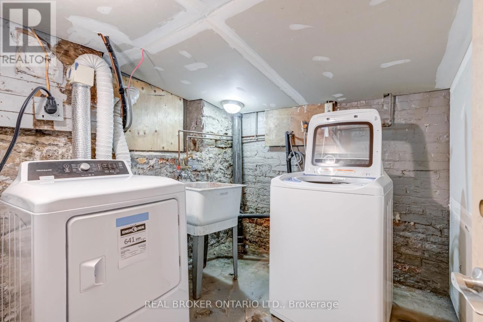 55 YOUNG STREET Image 40