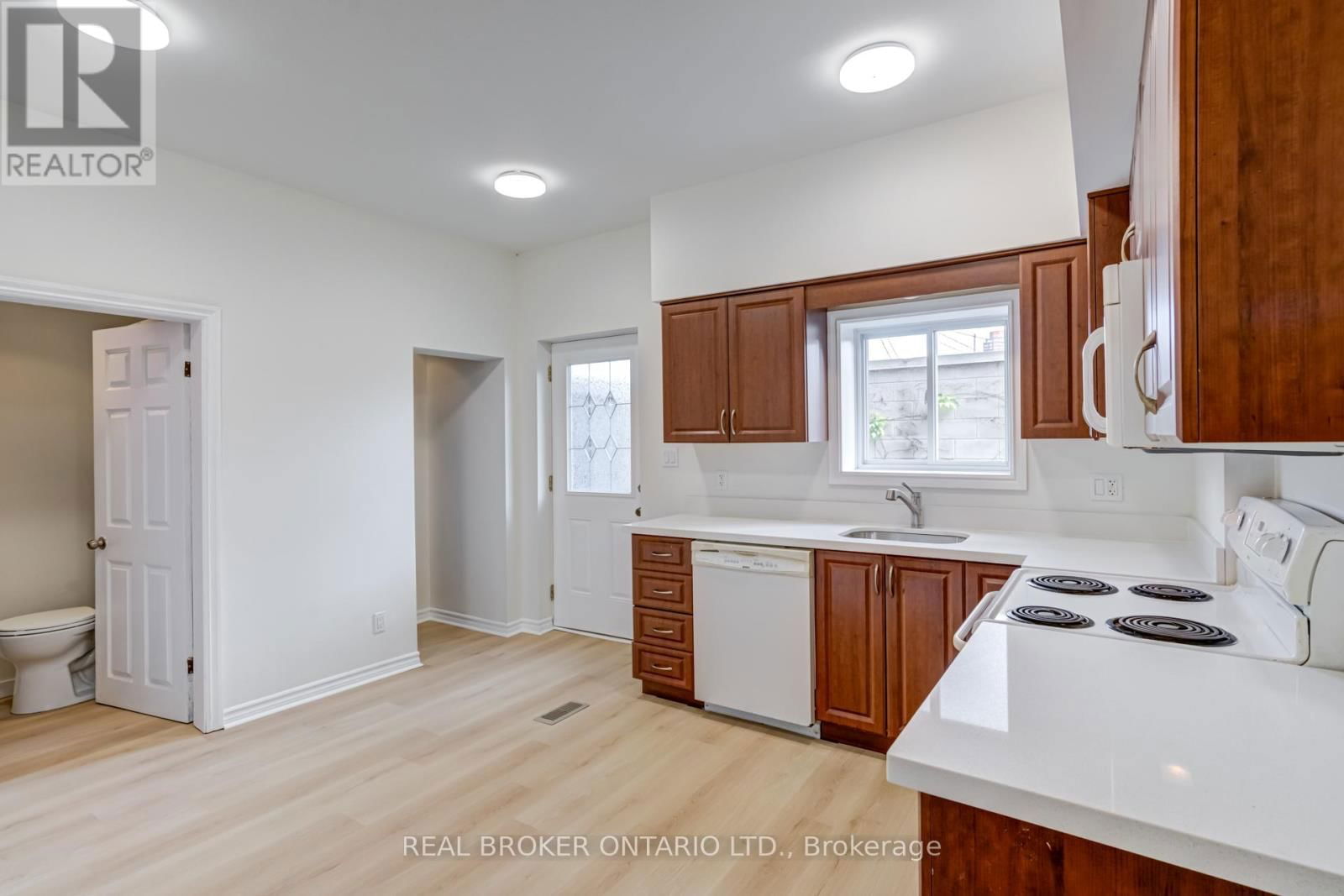 55 YOUNG STREET Image 8