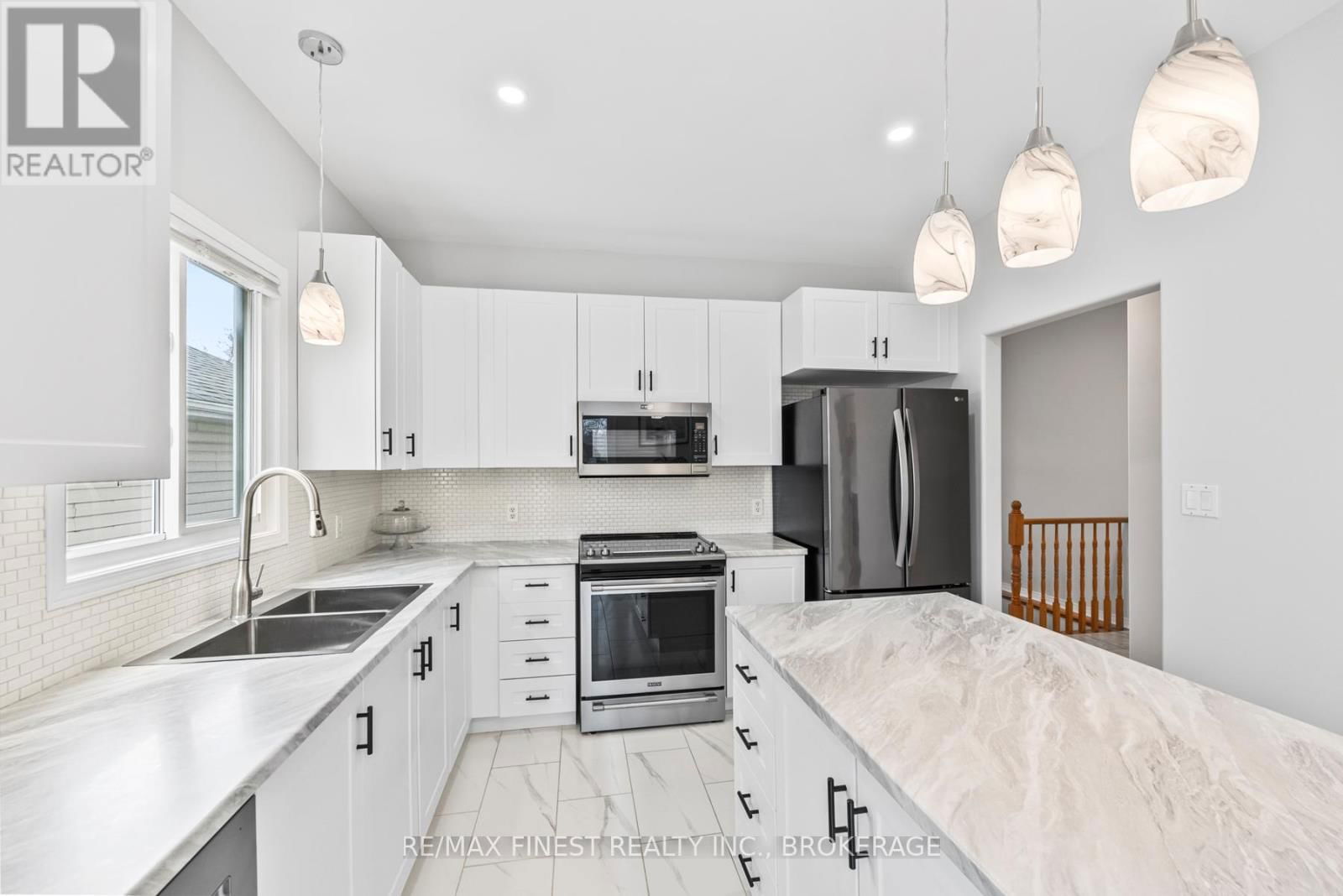 468 WESTON CRESCENT Image 12
