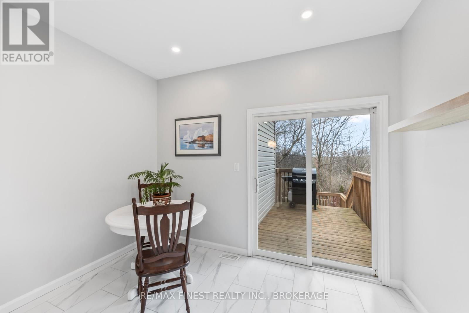 468 WESTON CRESCENT Image 17