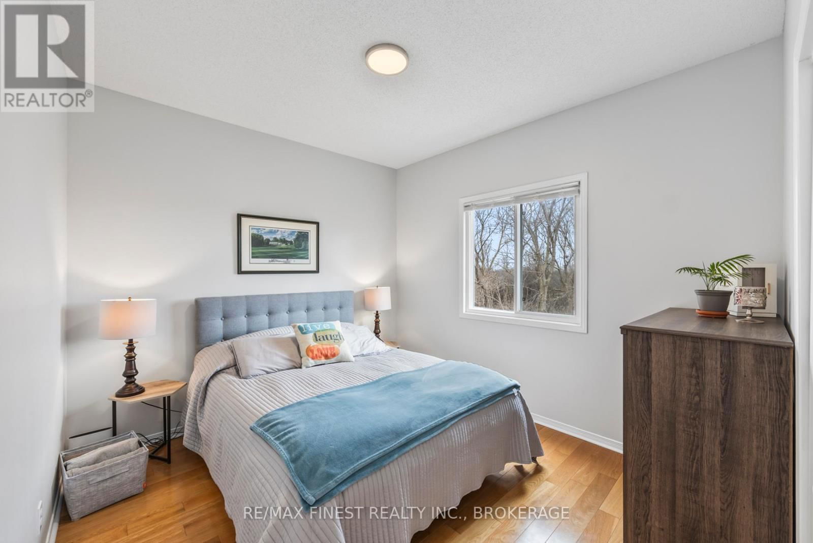 468 WESTON CRESCENT Image 21