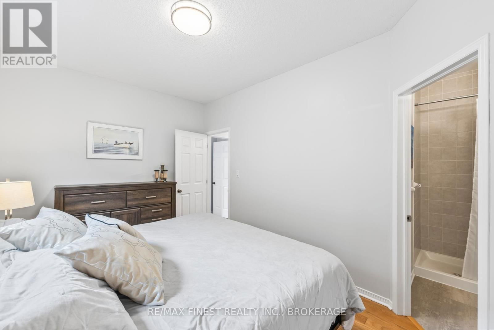 468 WESTON CRESCENT Image 25