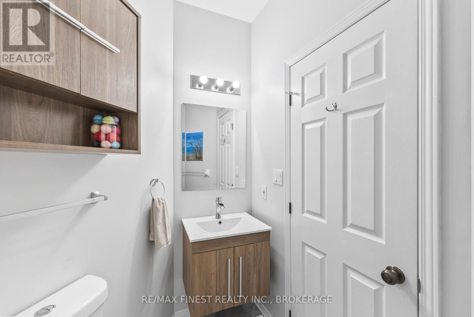 468 WESTON CRESCENT Image 27