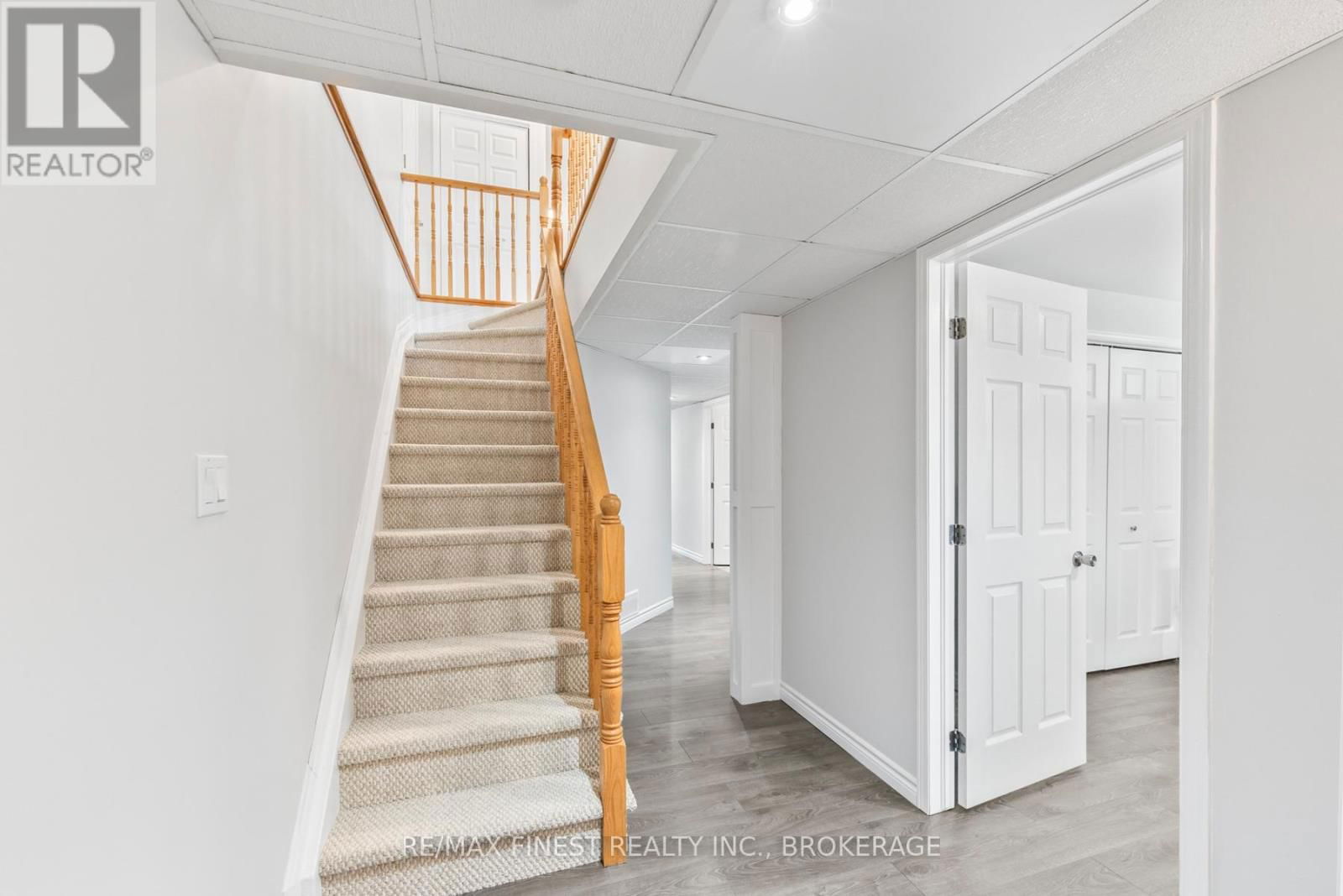 468 WESTON CRESCENT Image 28