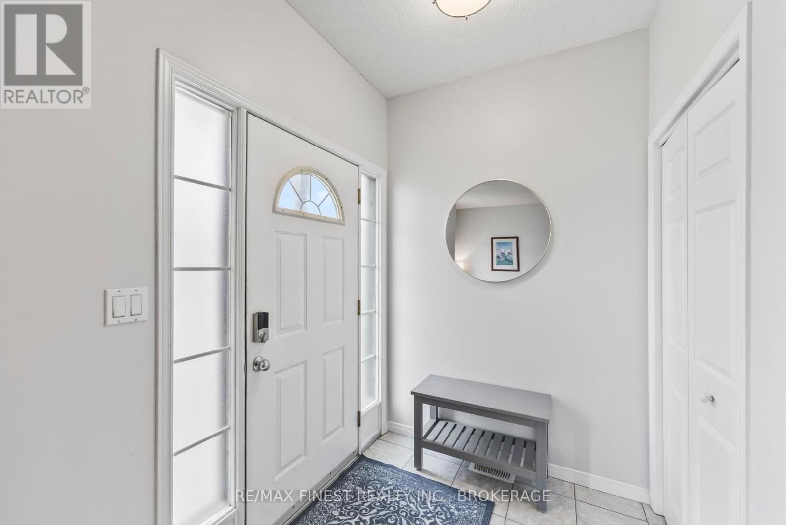 468 WESTON CRESCENT Image 3