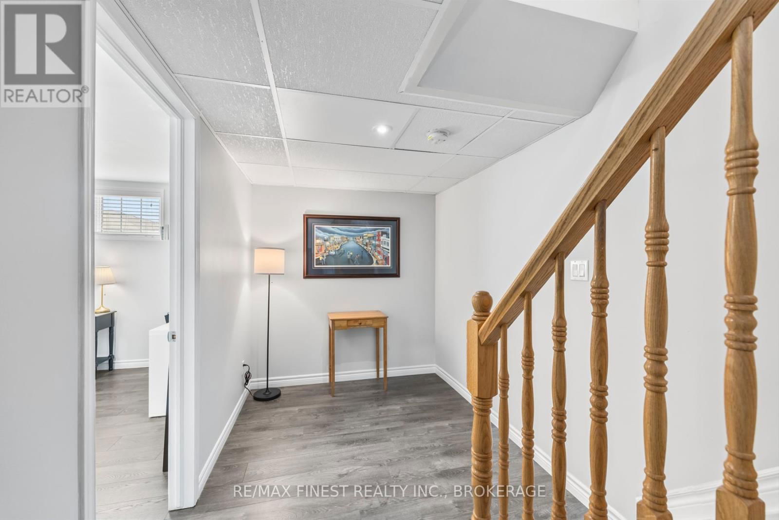 468 WESTON CRESCENT Image 31
