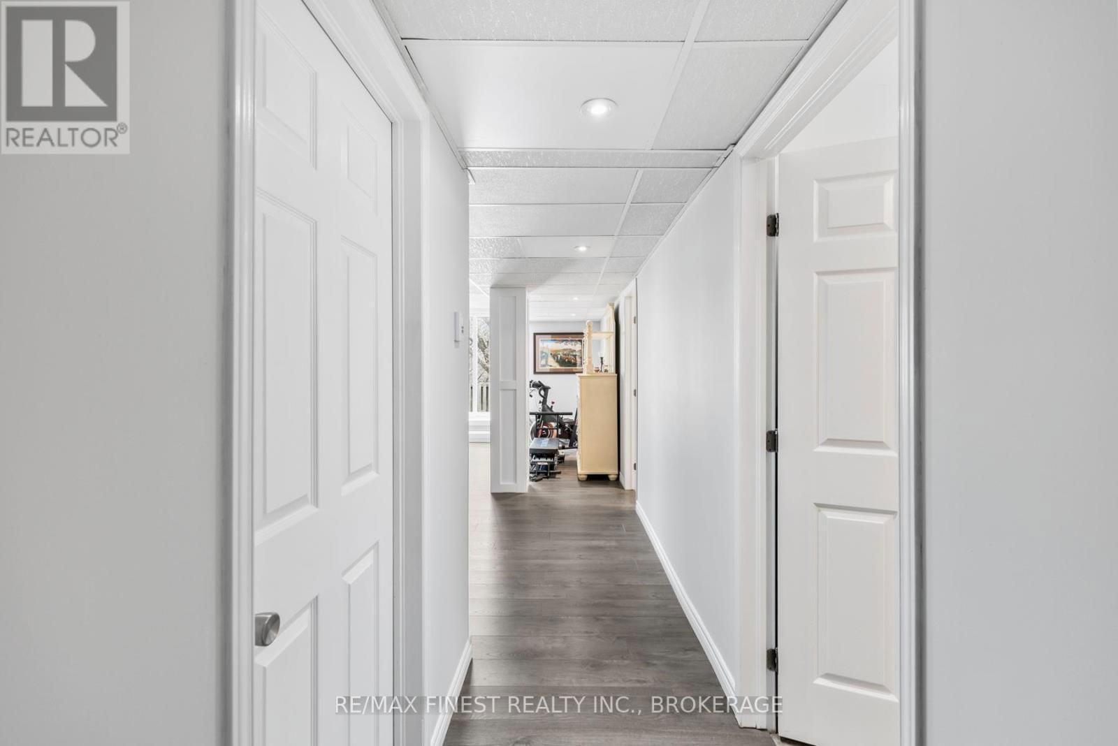 468 WESTON CRESCENT Image 32