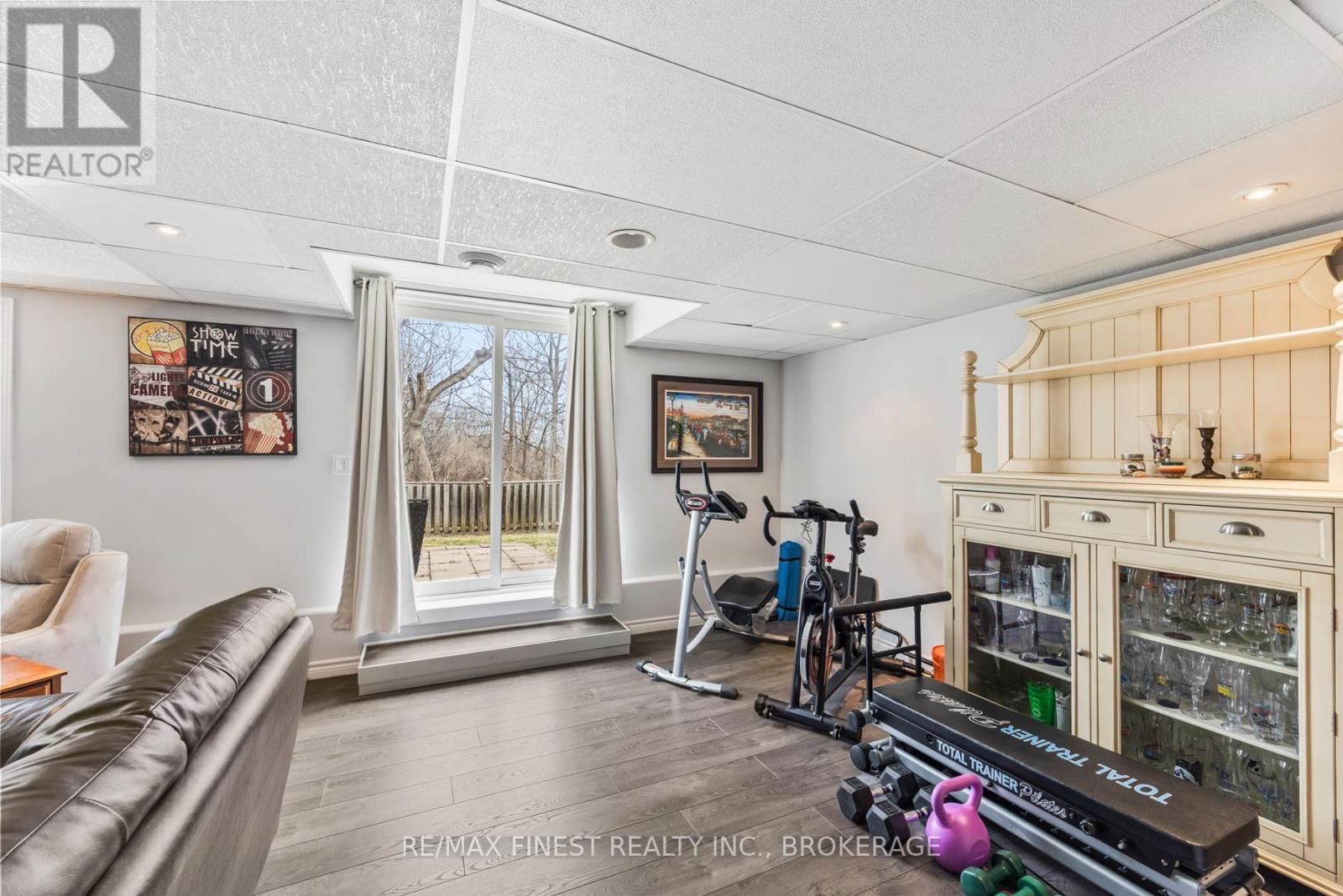 468 WESTON CRESCENT Image 36