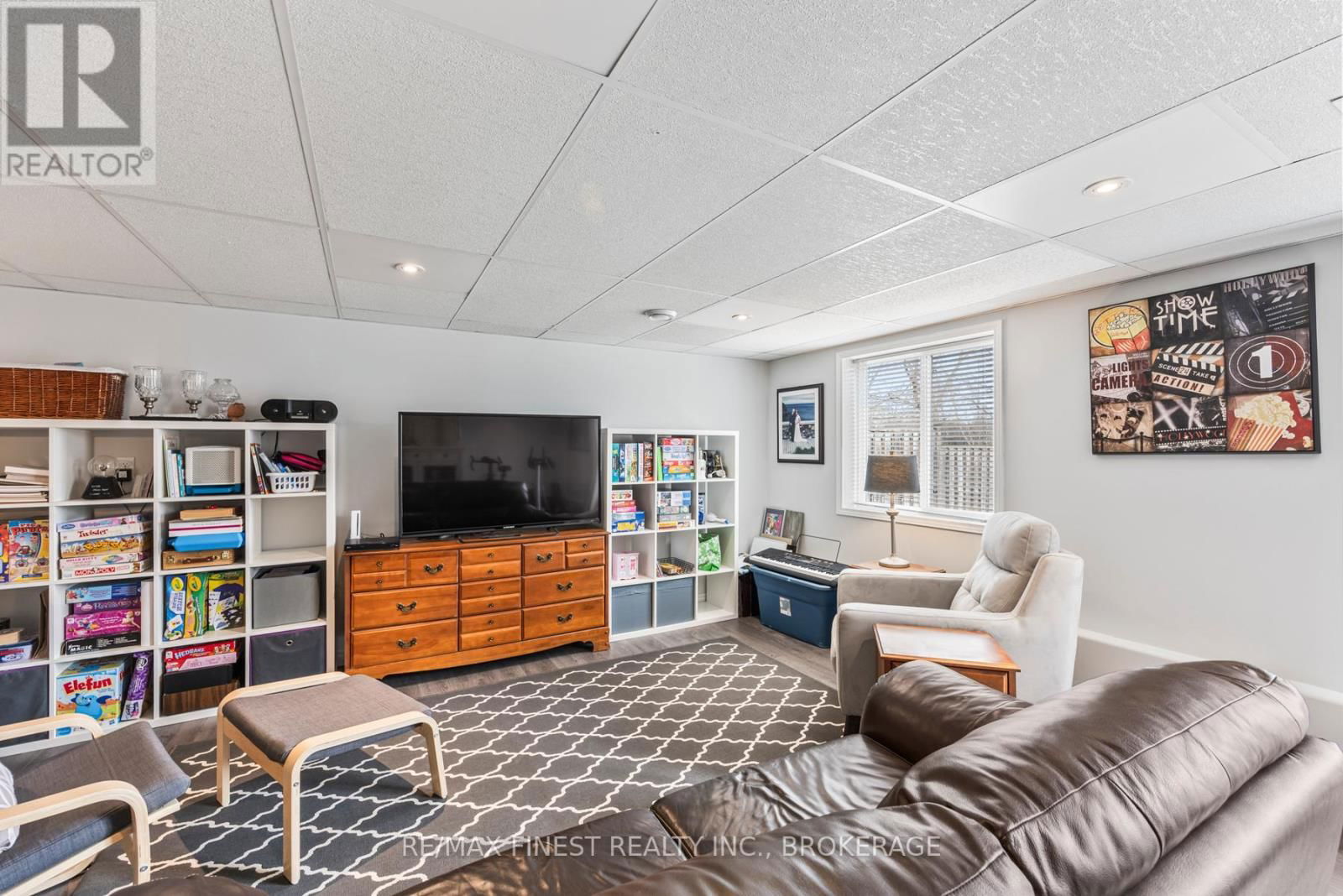 468 WESTON CRESCENT Image 37