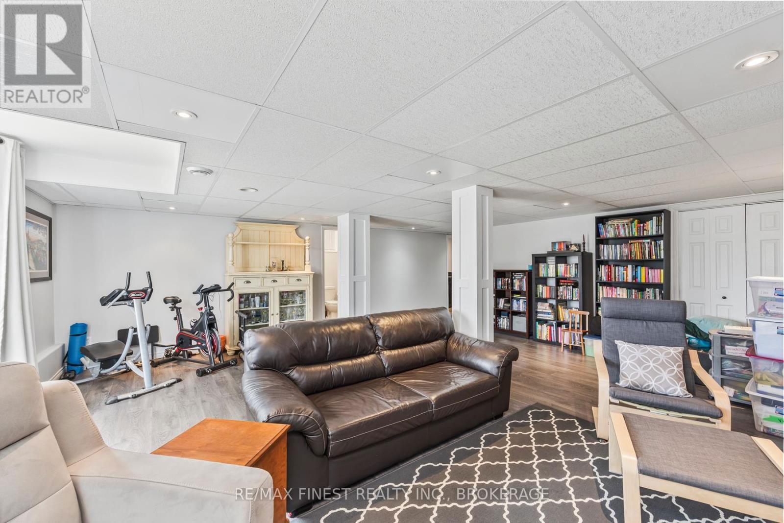 468 WESTON CRESCENT Image 38