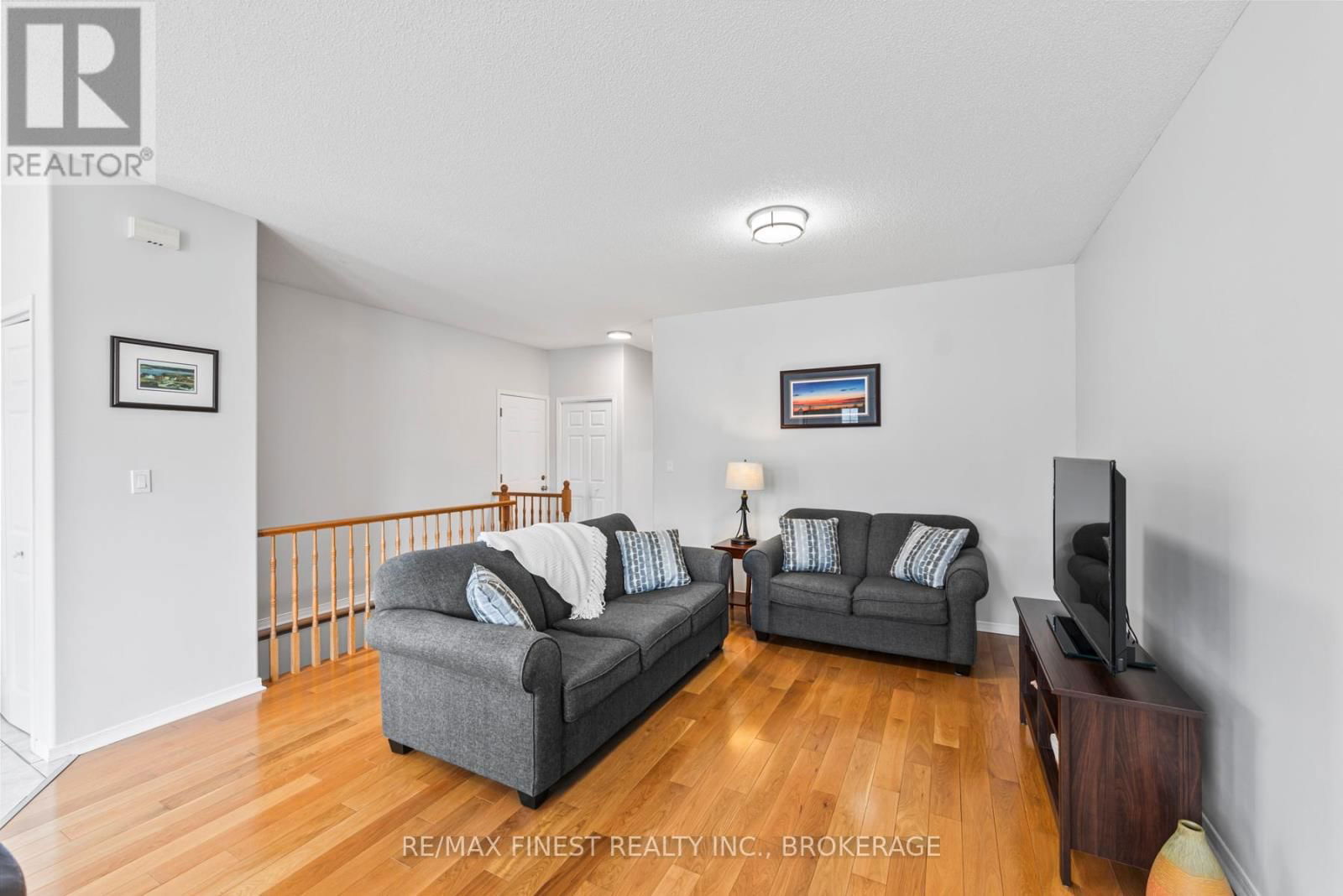 468 WESTON CRESCENT Image 8
