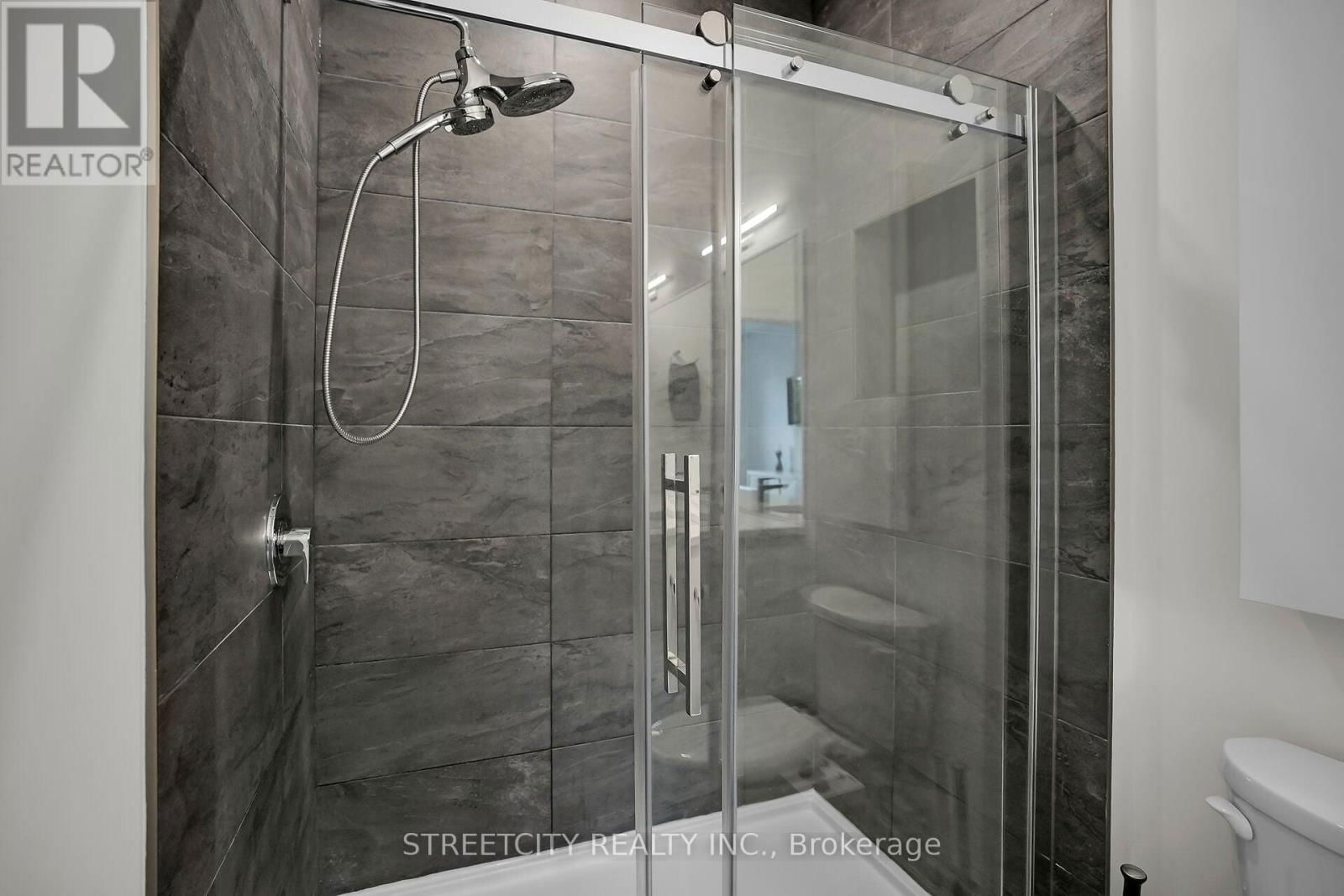 126 - 9861 GLENDON DRIVE Image 18