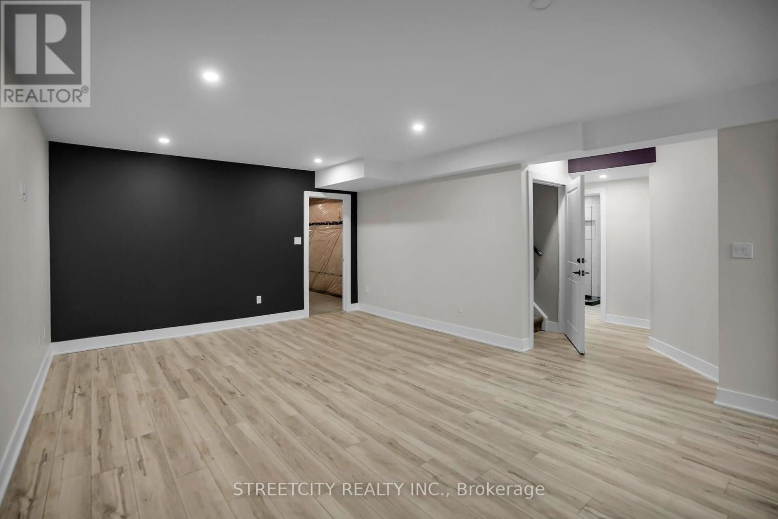 126 - 9861 GLENDON DRIVE Image 23