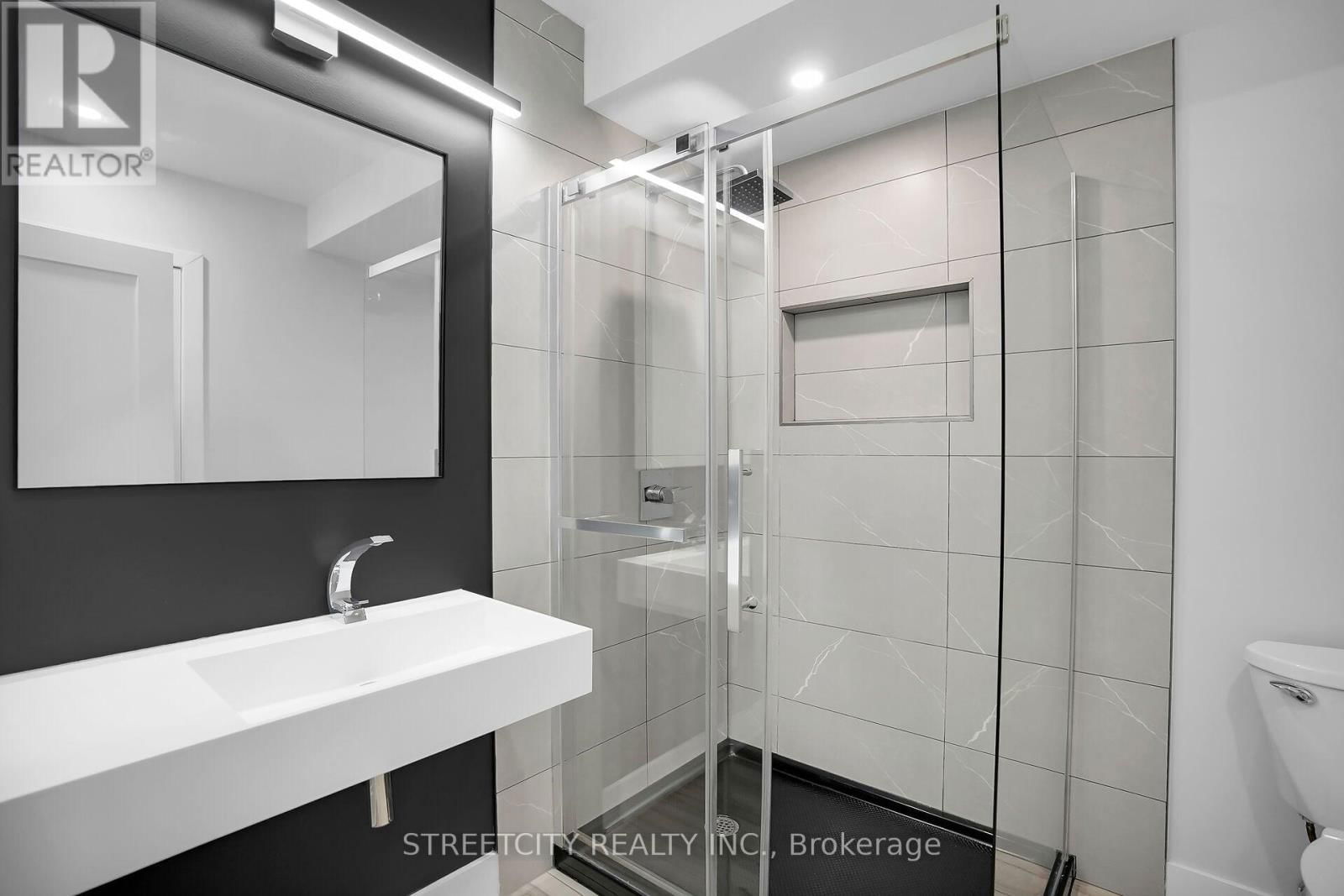 126 - 9861 GLENDON DRIVE Image 25