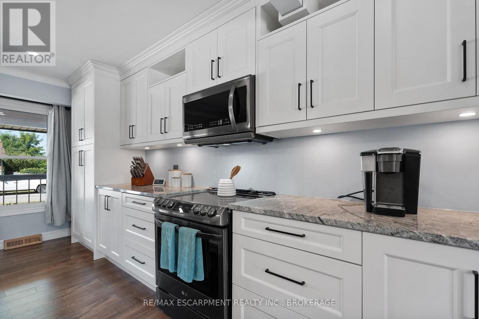 163 CHAMPLAIN DRIVE Image 14