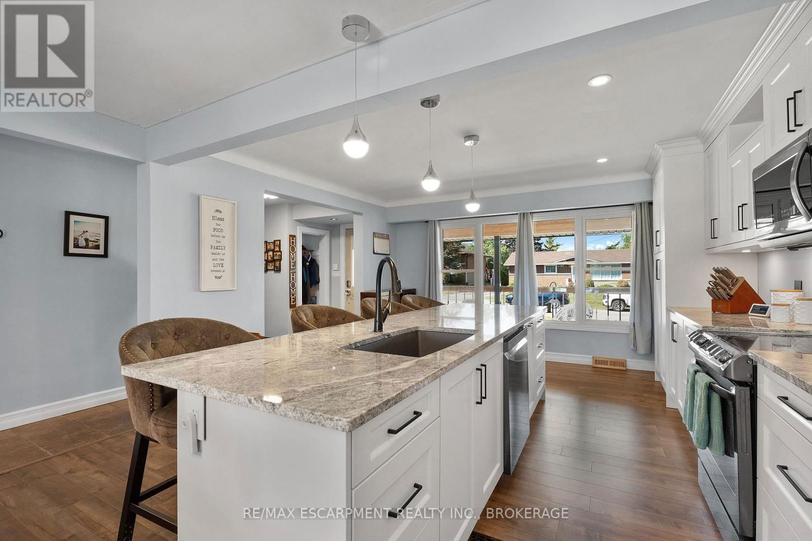 163 CHAMPLAIN DRIVE Image 15