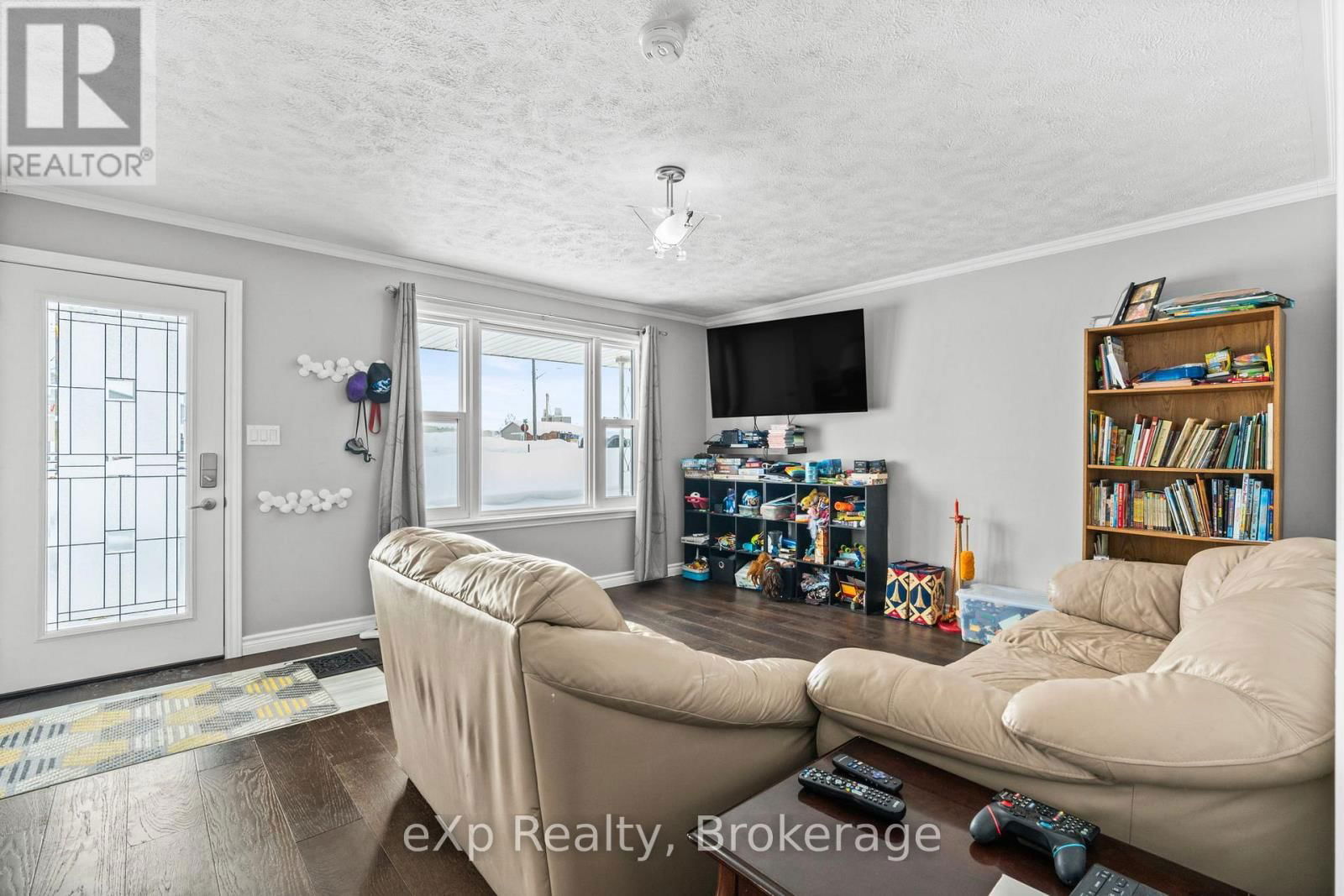 361 1ST AVENUE SOUTH Image 10