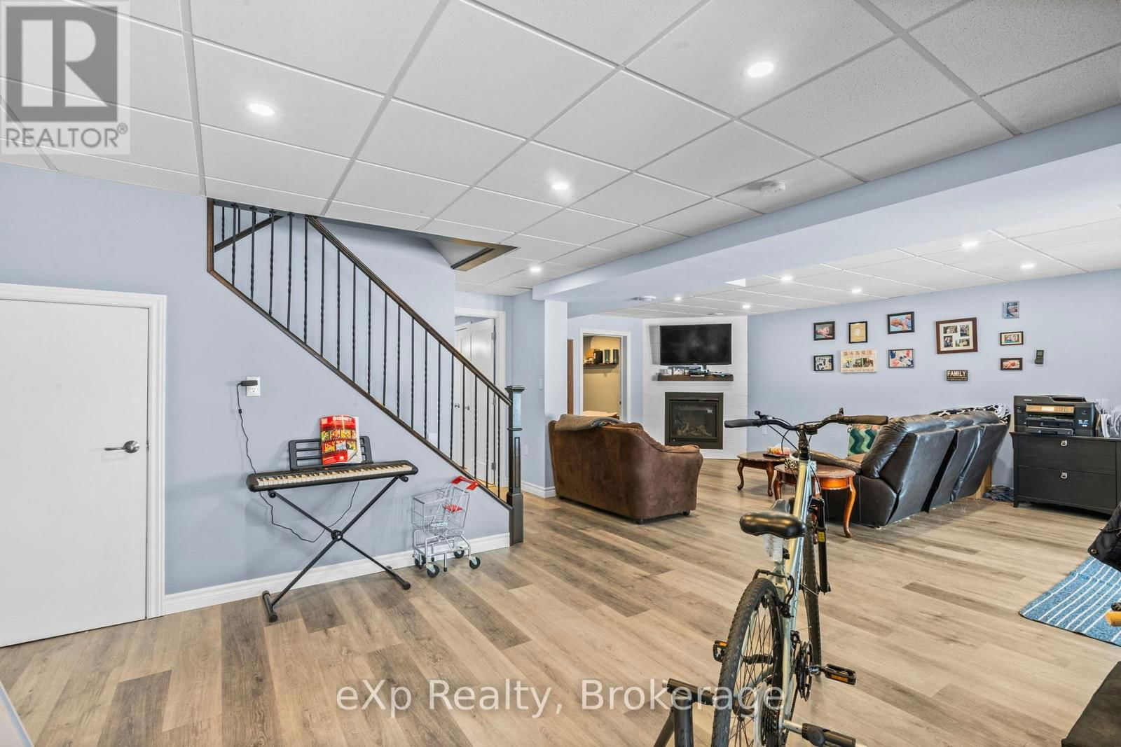 361 1ST AVENUE SOUTH Image 18