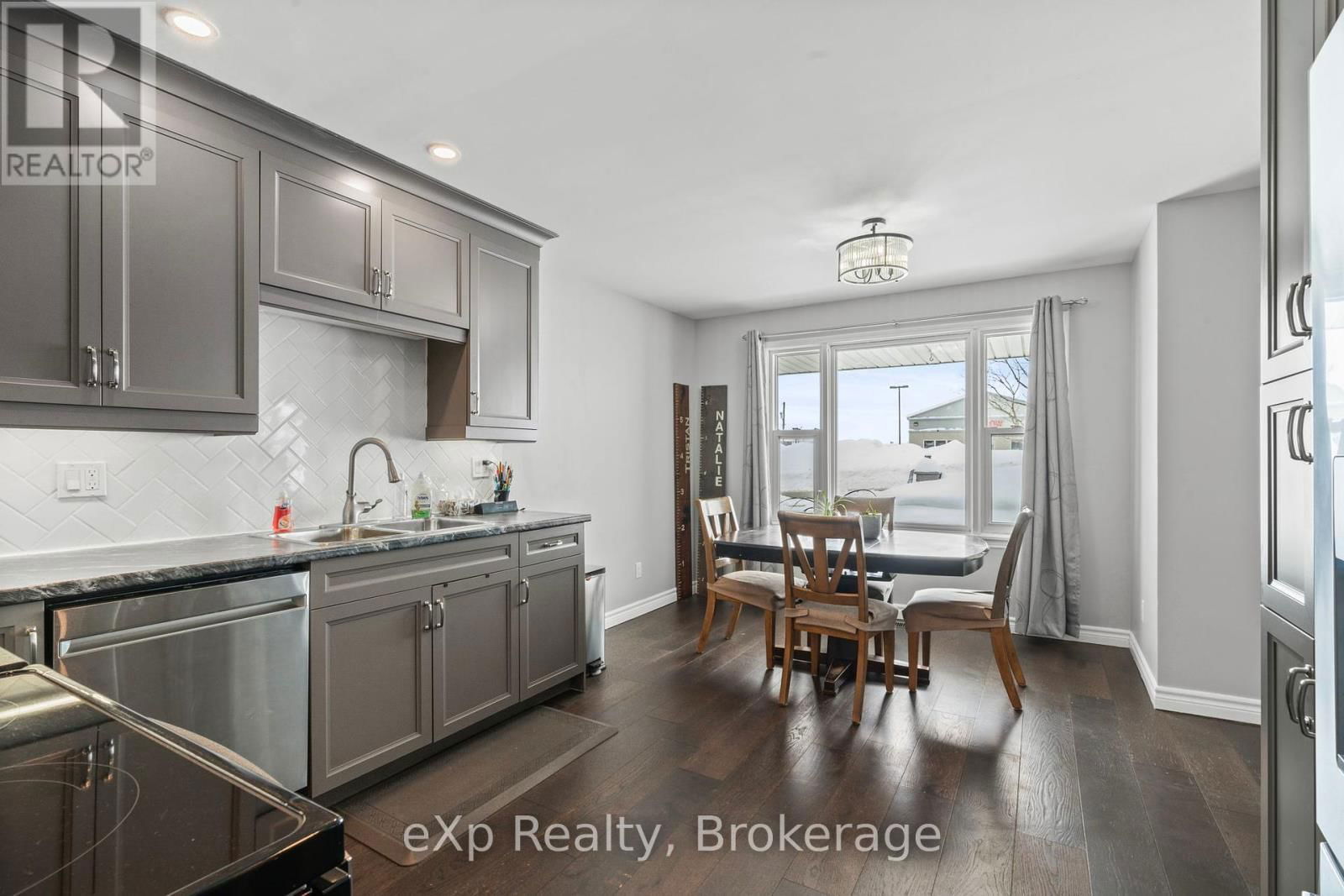 361 1ST AVENUE SOUTH Image 8