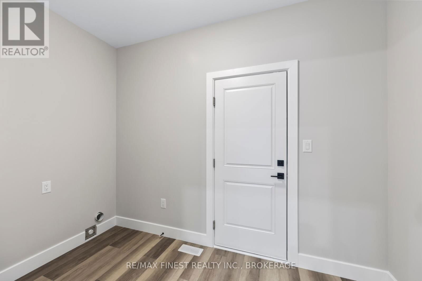 161 CREIGHTON DRIVE Image 28
