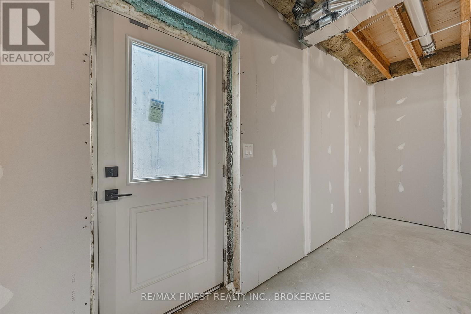 161 CREIGHTON DRIVE Image 36