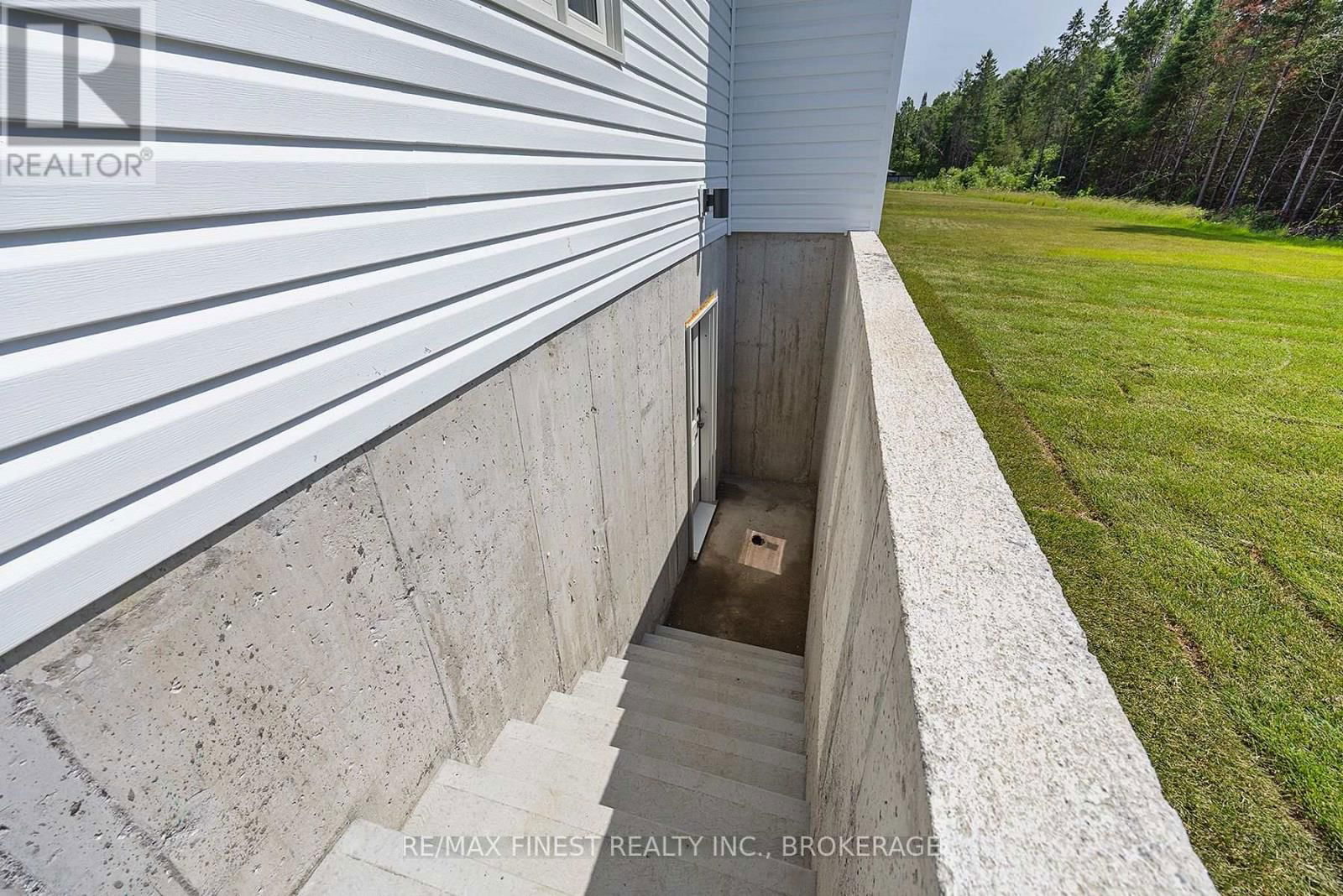161 CREIGHTON DRIVE Image 40