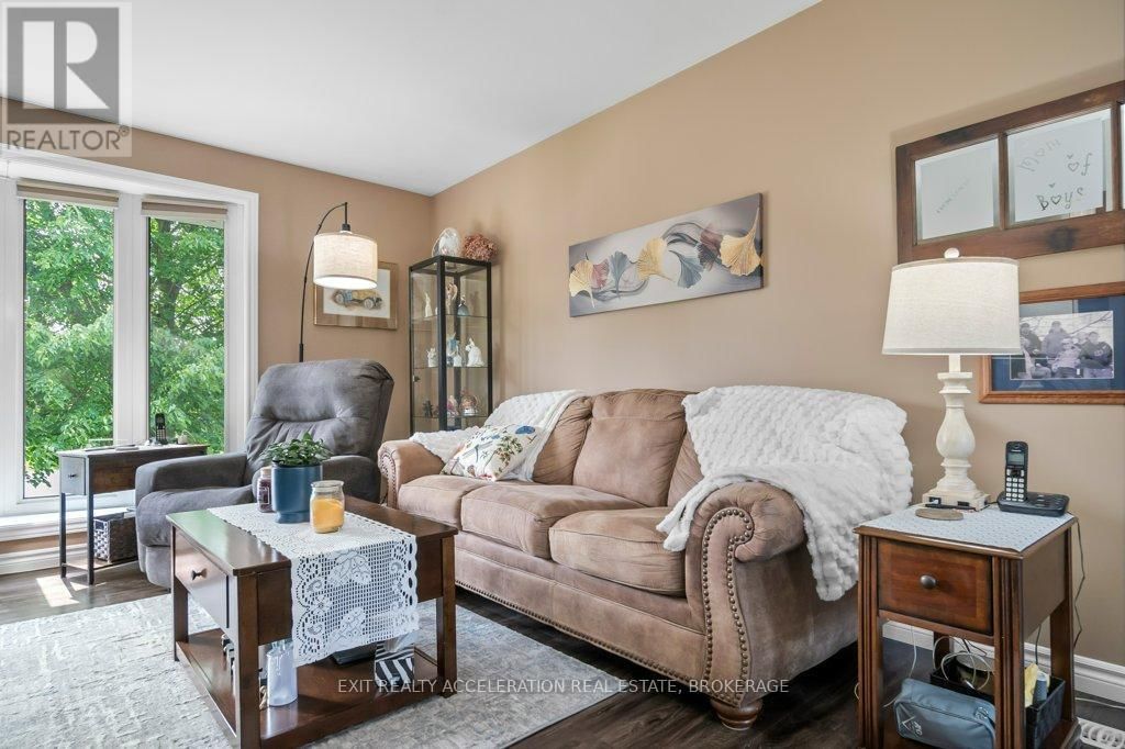 241 SMART CRESCENT Image 10