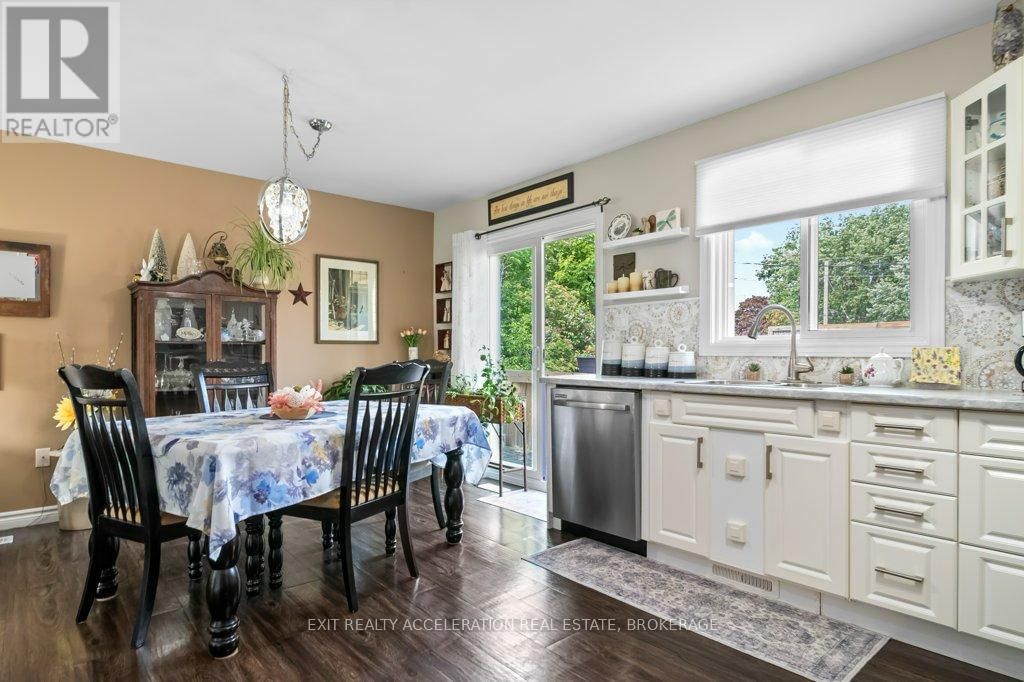 241 SMART CRESCENT Image 11