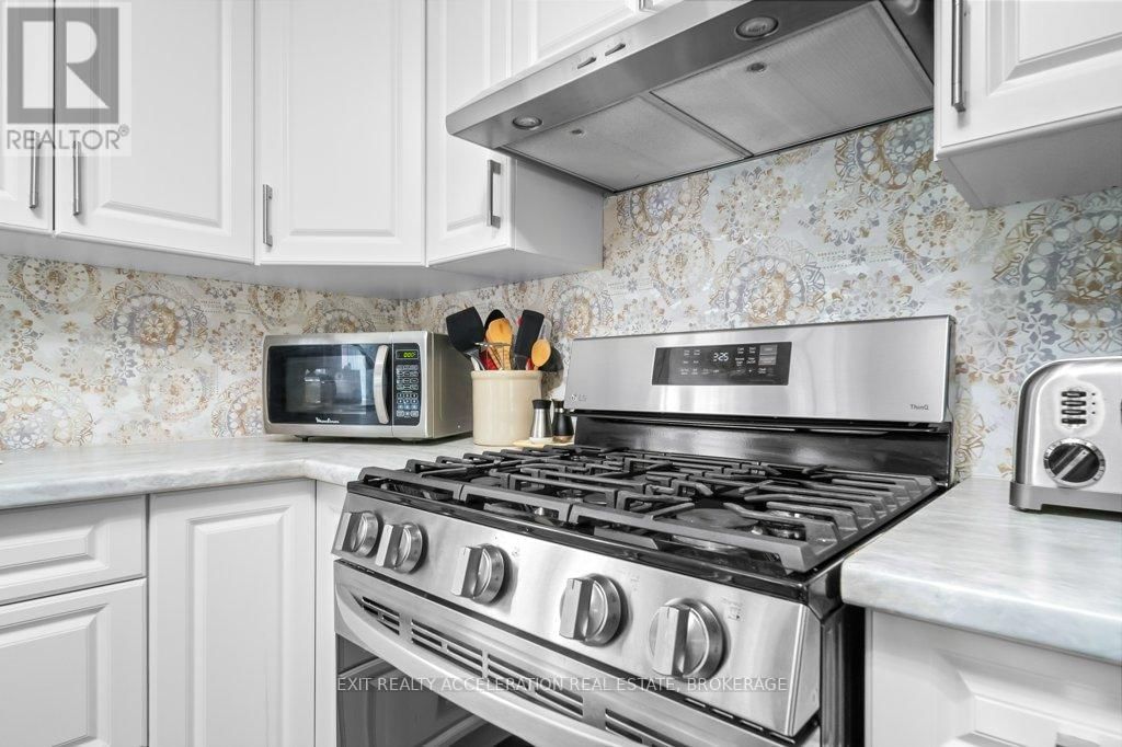 241 SMART CRESCENT Image 14