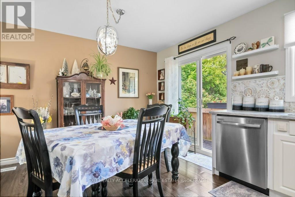 241 SMART CRESCENT Image 15