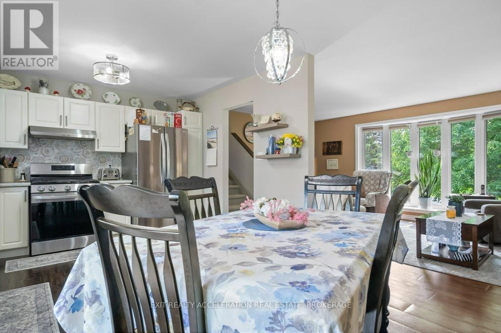 241 SMART CRESCENT Image 16