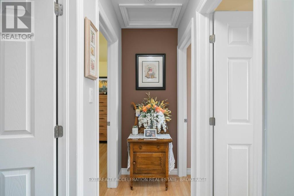241 SMART CRESCENT Image 18