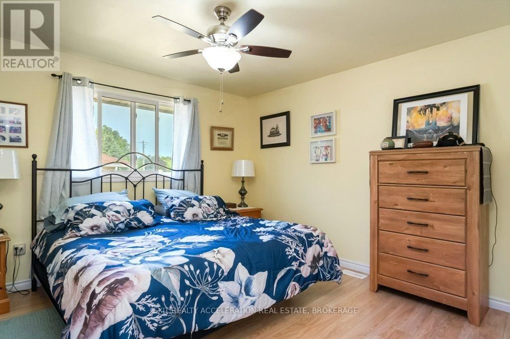 241 SMART CRESCENT Image 19