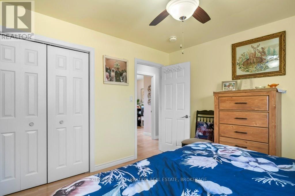 241 SMART CRESCENT Image 20