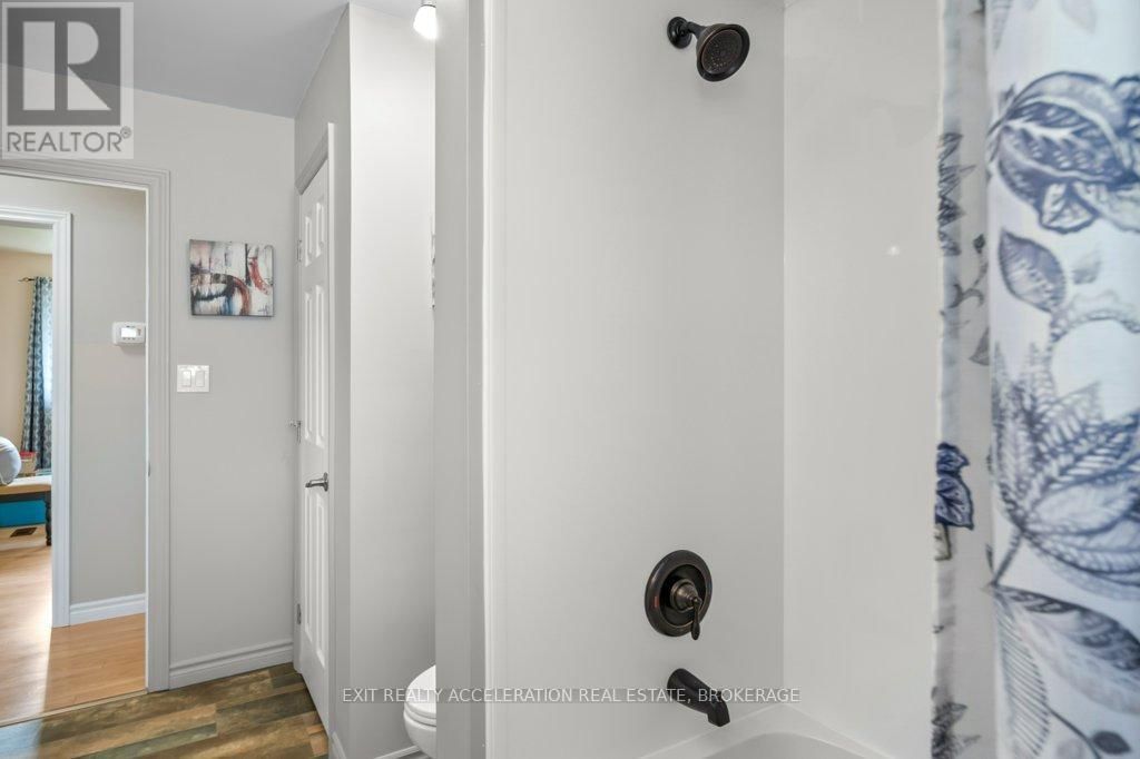 241 SMART CRESCENT Image 22