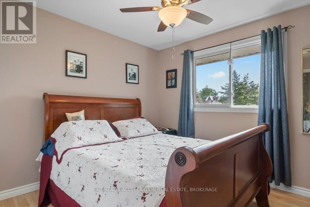 241 SMART CRESCENT Image 23