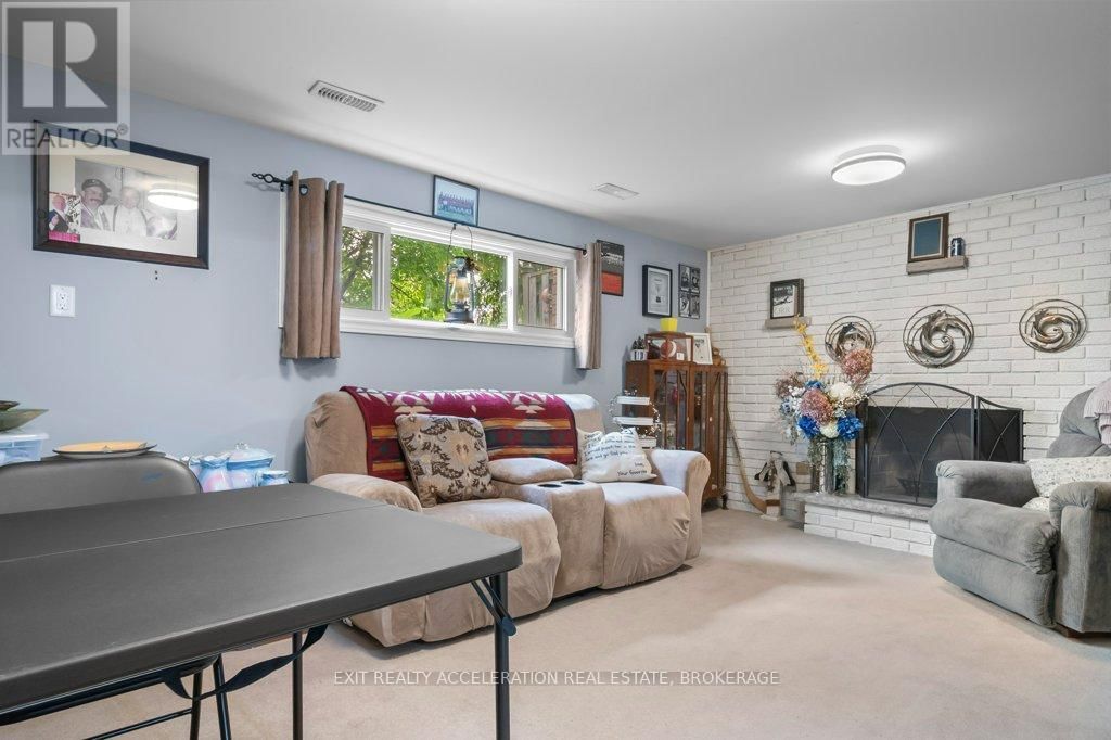 241 SMART CRESCENT Image 27