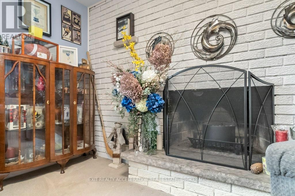 241 SMART CRESCENT Image 29