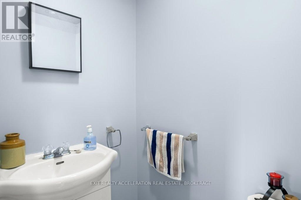 241 SMART CRESCENT Image 30