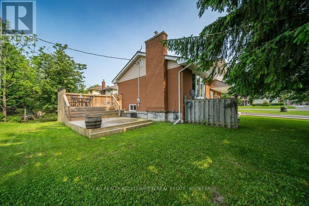 241 SMART CRESCENT Image 33