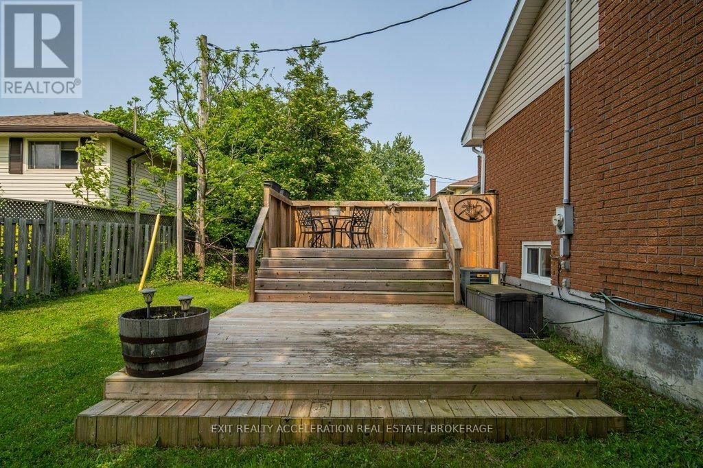 241 SMART CRESCENT Image 34