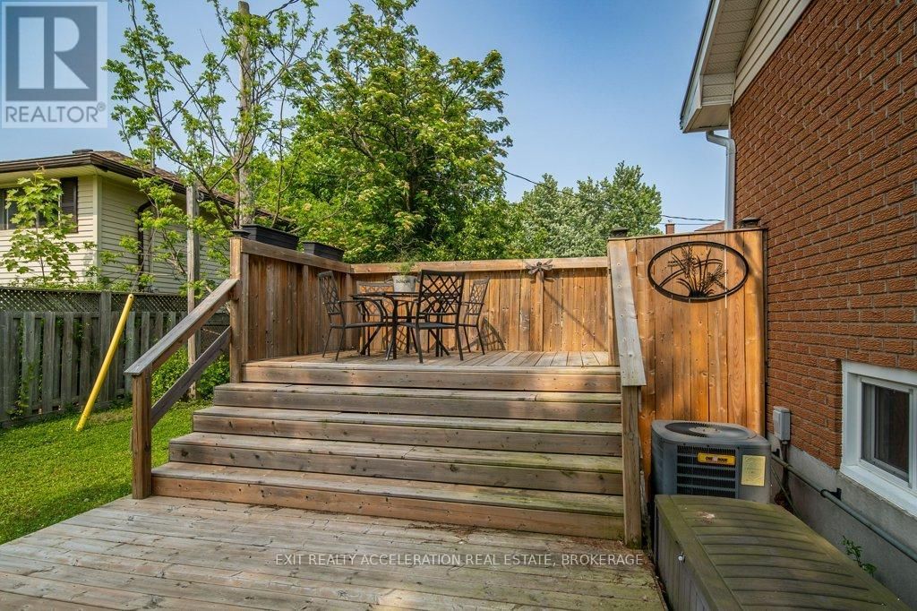 241 SMART CRESCENT Image 35