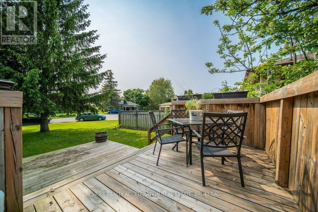 241 SMART CRESCENT Image 36